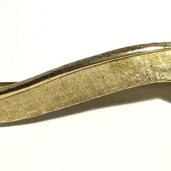 Vintage c1955 Signed Coro Pegasus Ribbon and Pearl Brooch - Picture 2 of 4